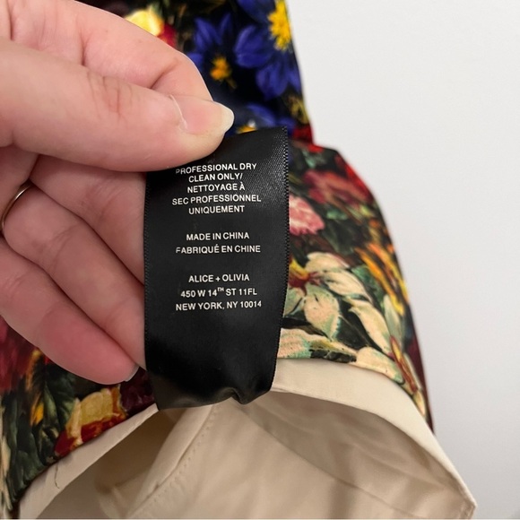 ALICE + OLIVIA Kiro Floral Deep V Lantern Dress Size 2 - Picture 13 of 14